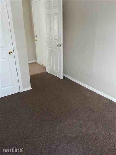 1000 N Lawndale Ave - Photo 3 of 8