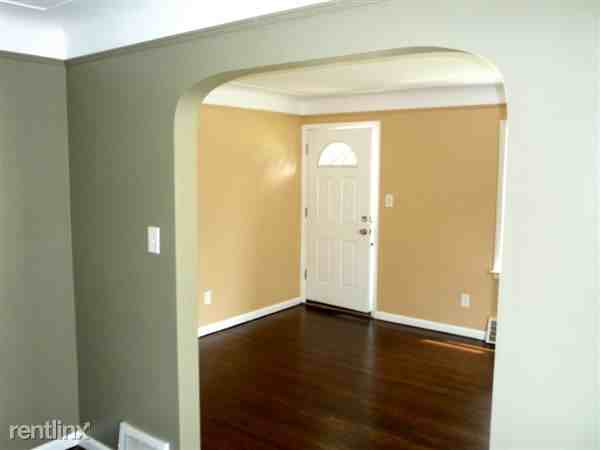 26906 Southwestern Hwy - Photo 2 of 12