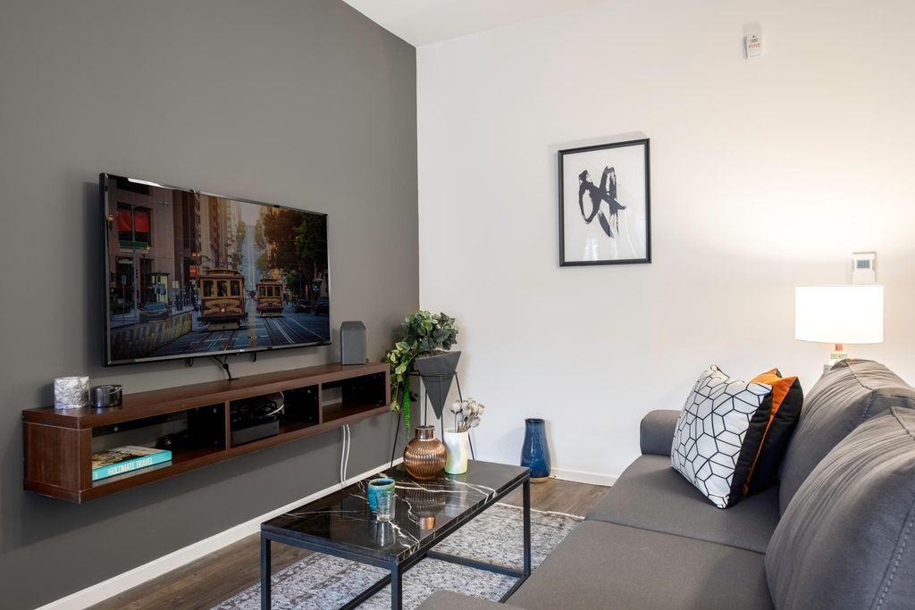 10960 Bluffside Dr, Studio City - Photo 2 of 5