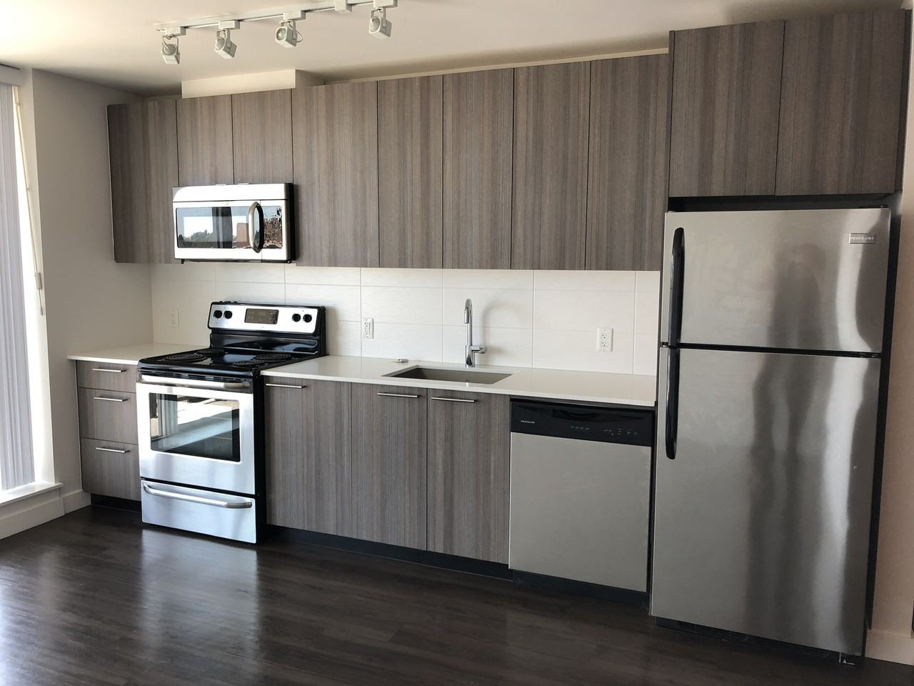 755 Caledonia Avenue, Victoria, BC V8T 0C2 Studio Apartment for 1,500