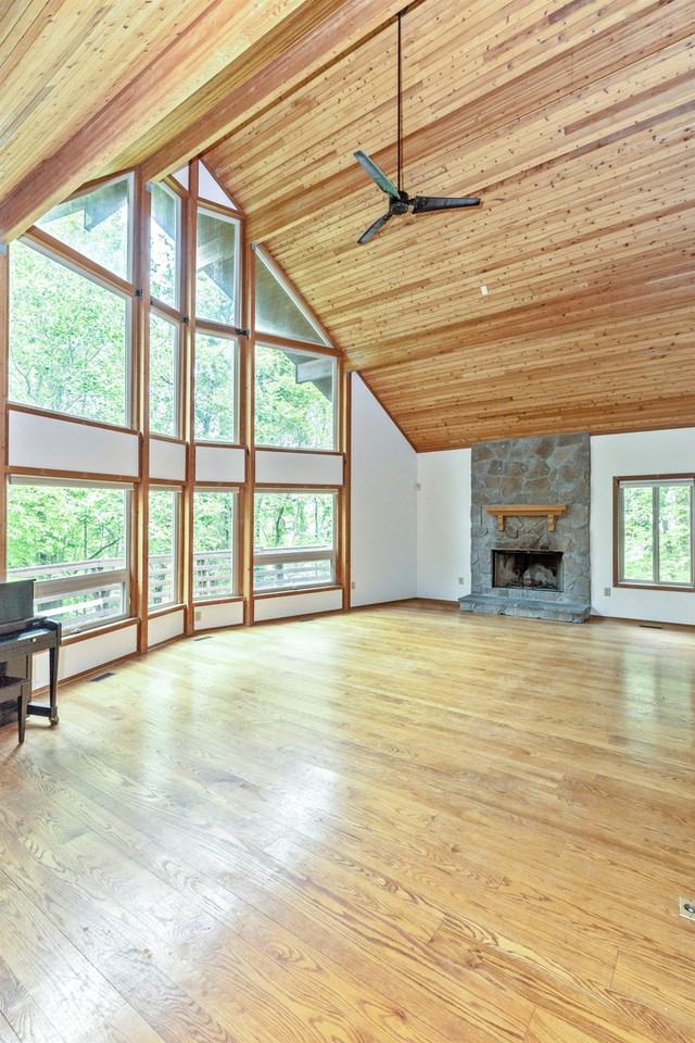 5945 Bartonsville Rd - Photo 3 of 50