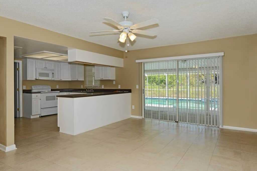 18409 Swan Lake Dr - Photo 2 of 20