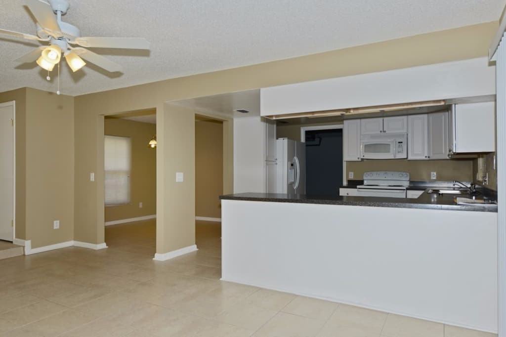 18409 Swan Lake Dr - Photo 3 of 20