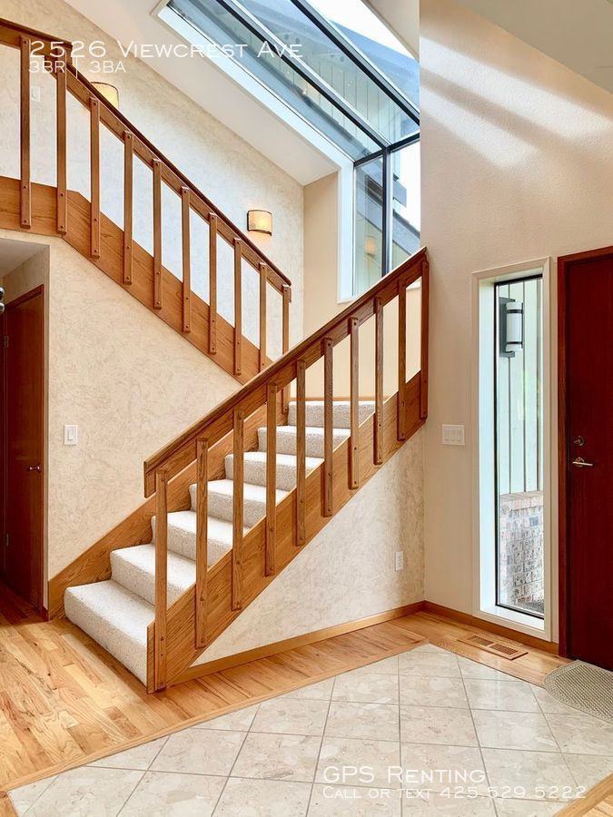 2526 Viewcrest Ave - Photo 3 of 38