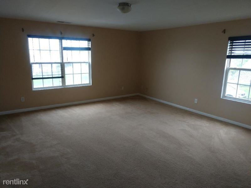 5207 Silverbrook Drive - Photo 2 of 31