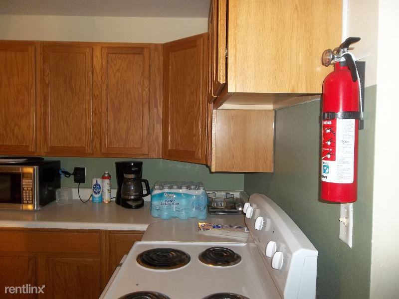 208 11th St - Photo 2 of 5
