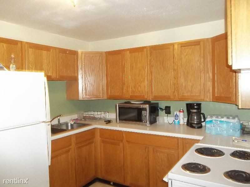 208 11th St - Photo 3 of 5