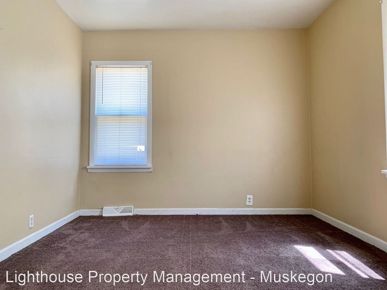 1350 Adams Ave - Photo 3 of 8