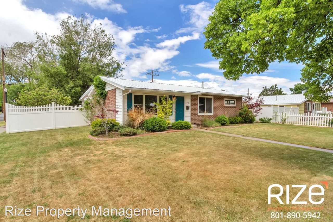 1205 N Nocturne Dr - Photo 2 of 15
