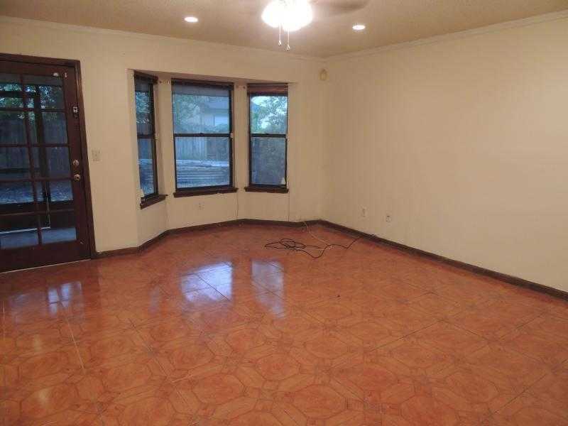 5618 Bennington Dr - Photo 2 of 10