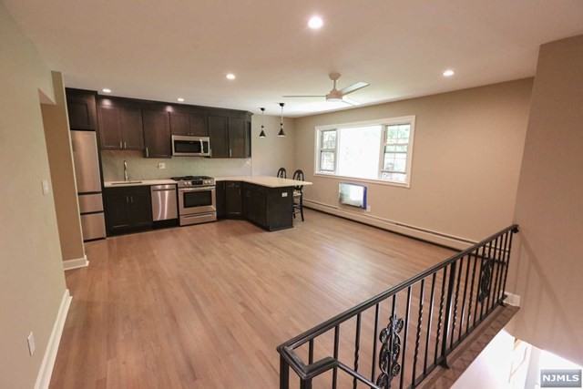 103 Washington Dr - Photo 2 of 9