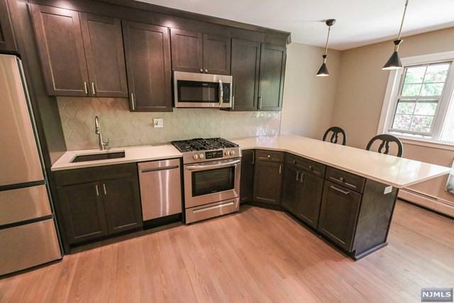 103 Washington Dr - Photo 3 of 9
