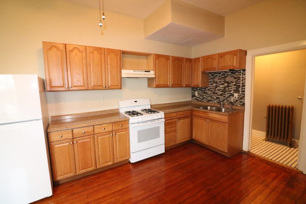 1316 East 10th Street - Photo 2 of 17