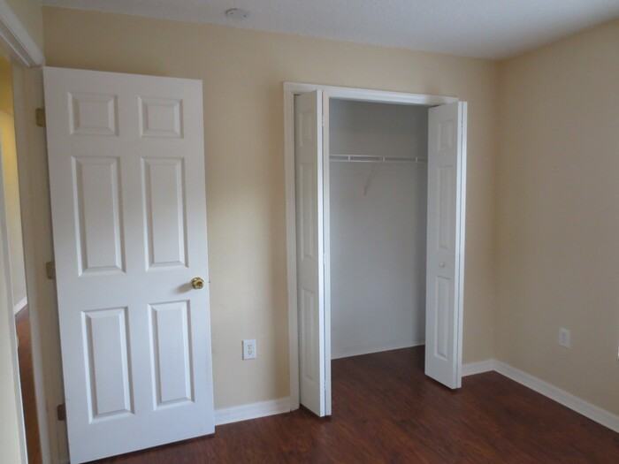 2723 W Arch St - Photo 2 of 10