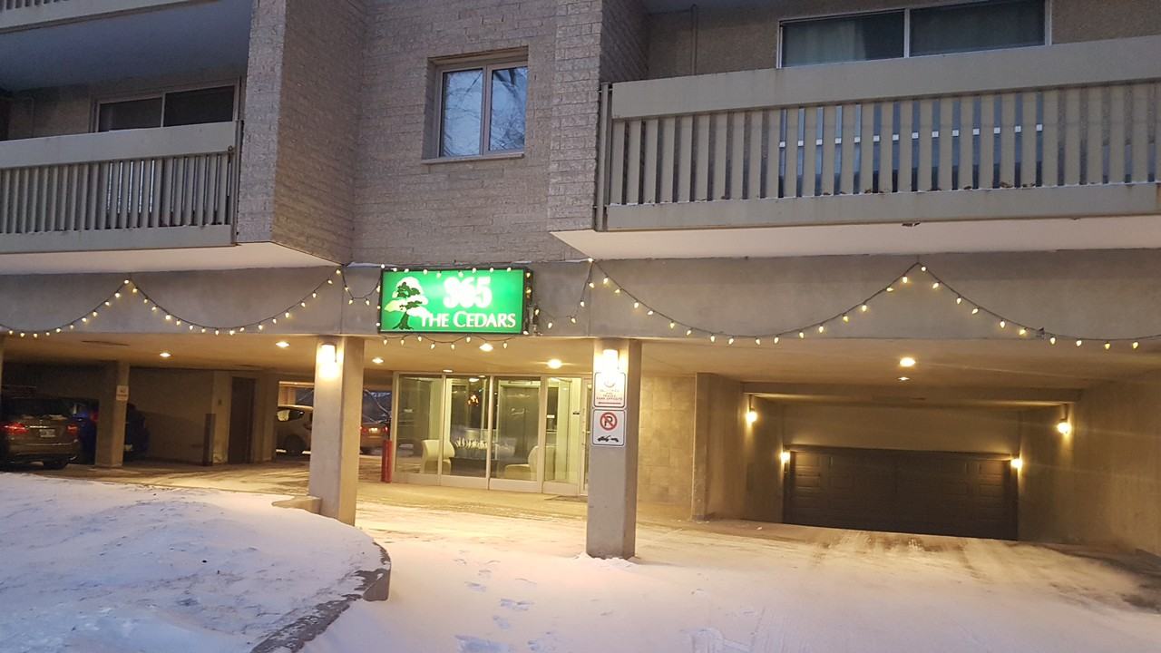 365 Wellington Crescent #405 - Photo 2 of 20