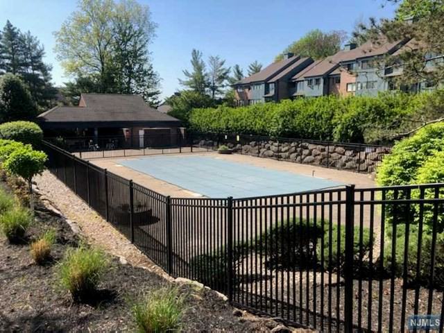 258 Indian Hollow Ct - Photo 2 of 25