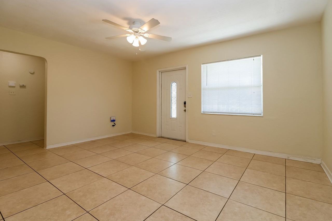 4115 Grove St S - Photo 2 of 23