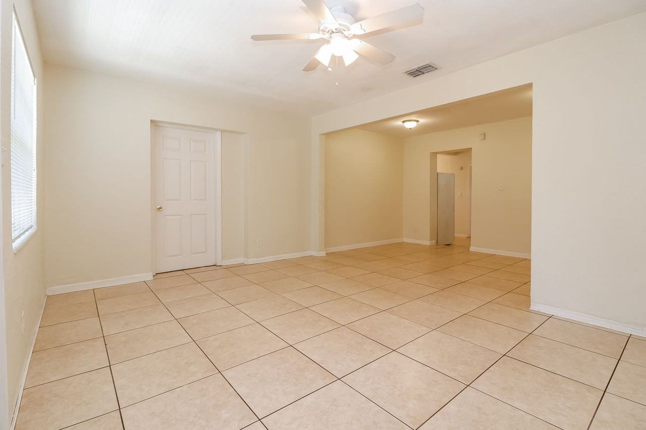 4115 Grove St S - Photo 3 of 23