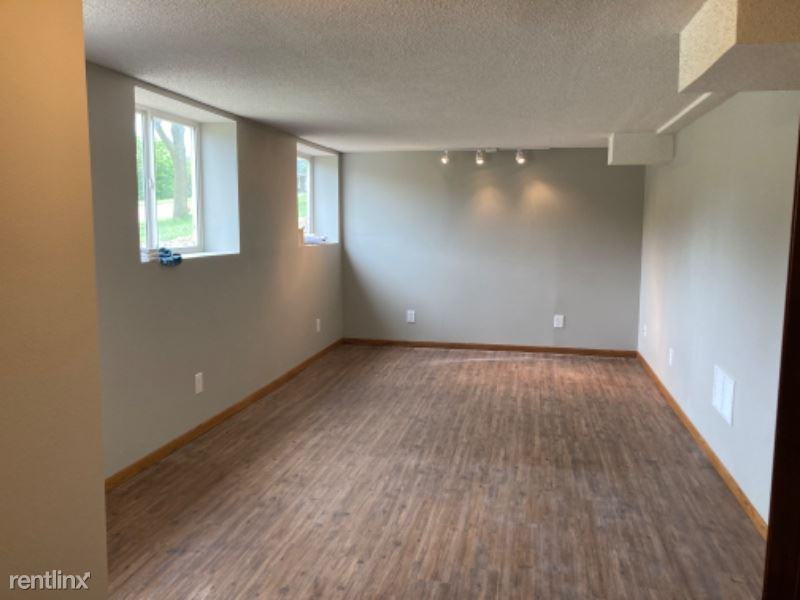 2367 Burr Oak Dr - Photo 2 of 13