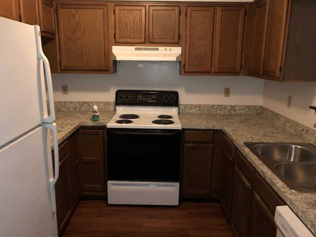2923 Woodrich Dr - Photo 3 of 7