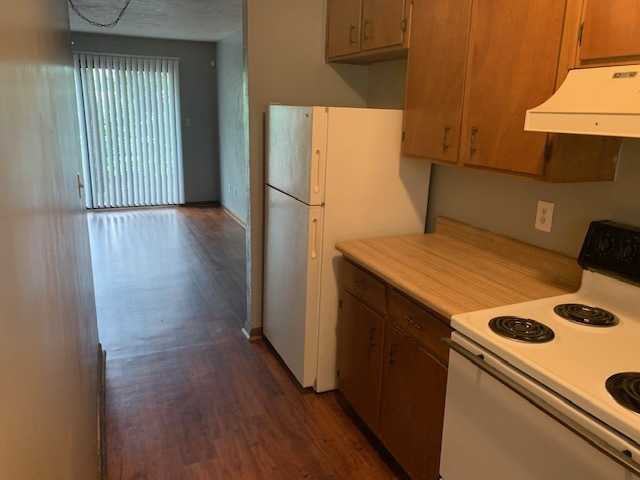 198 Locke St - Photo 2 of 10