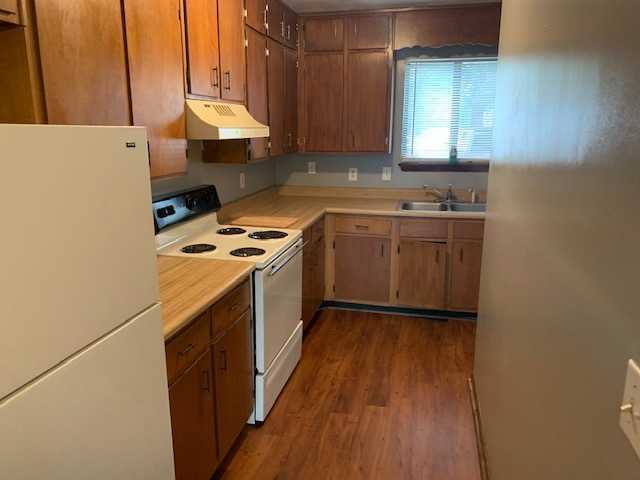 198 Locke St - Photo 3 of 10