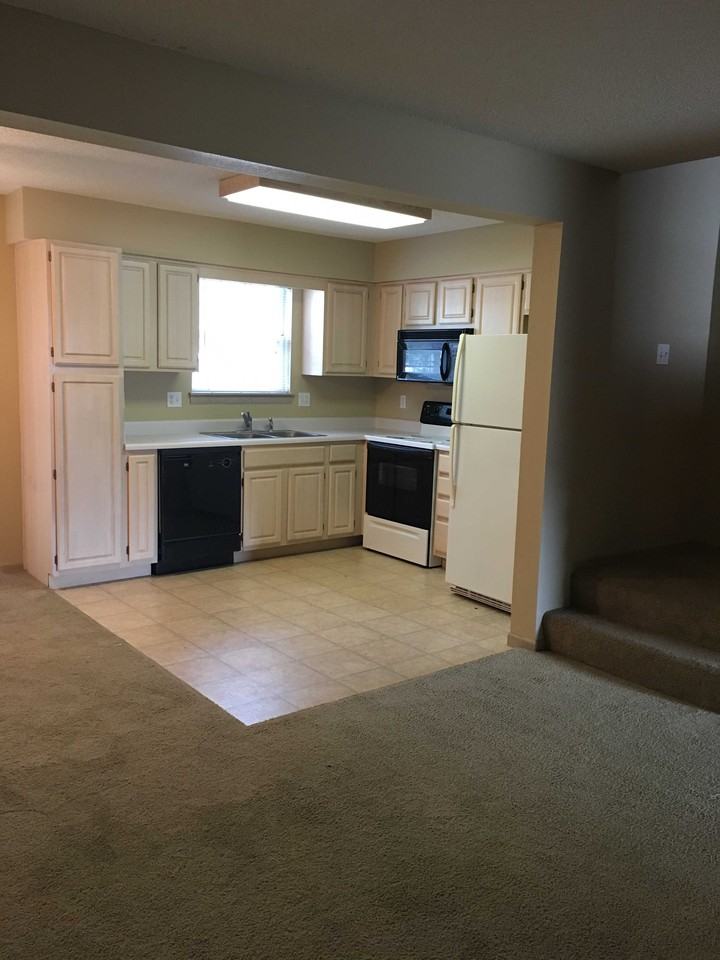 1012 Garden Dr - Photo 2 of 10