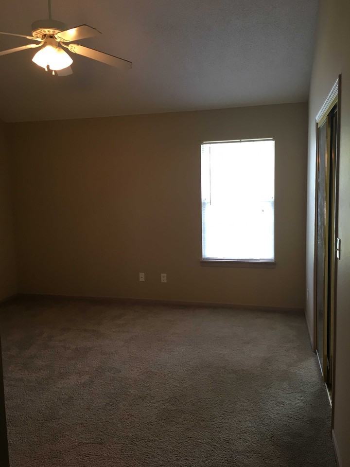 1012 Garden Dr - Photo 3 of 10