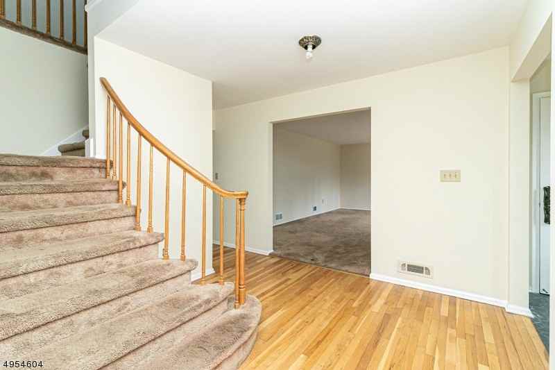 100 Kent Dr - Photo 3 of 18