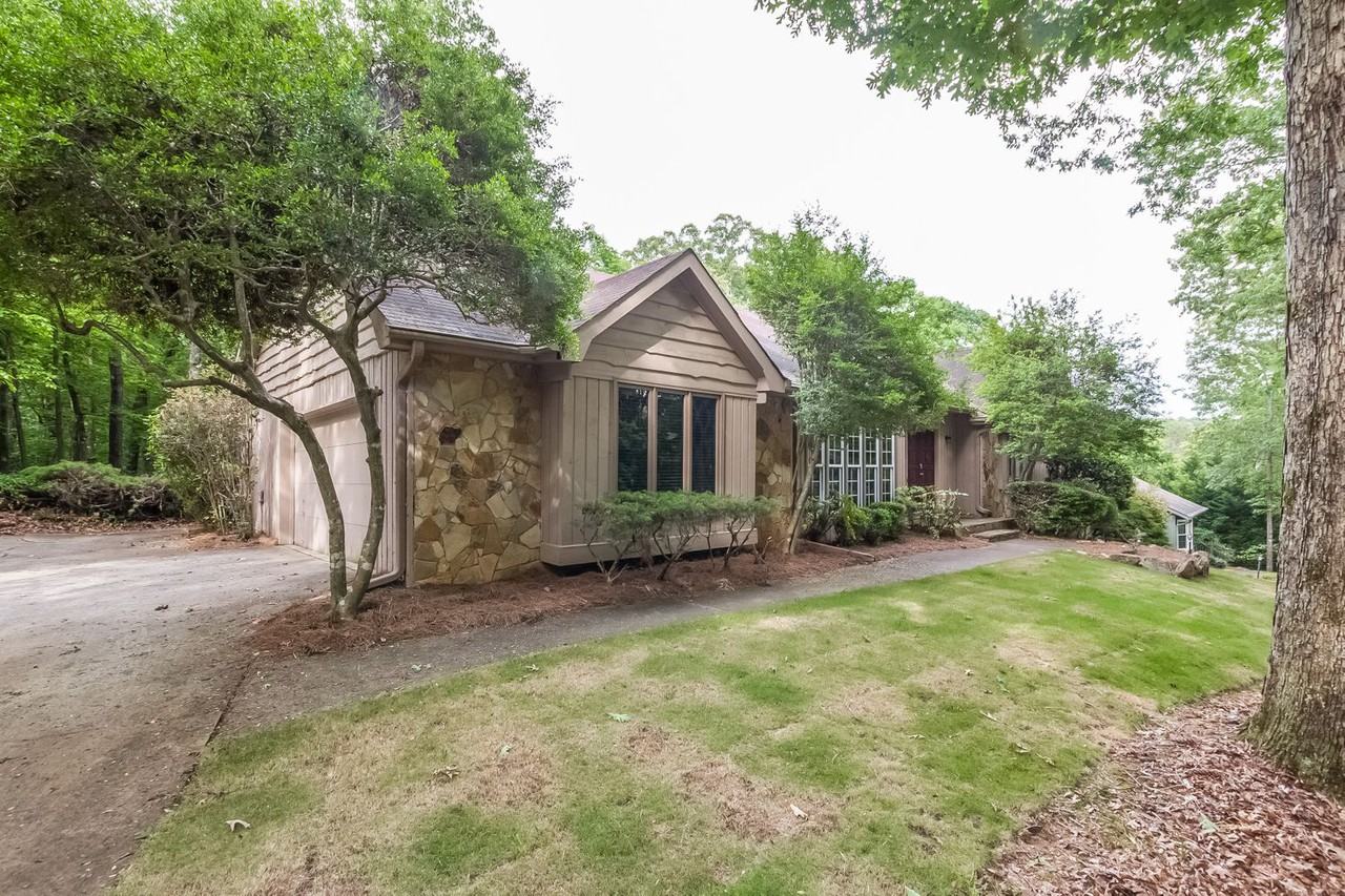 1260 Saint Lawrence Dr - Photo 2 of 23