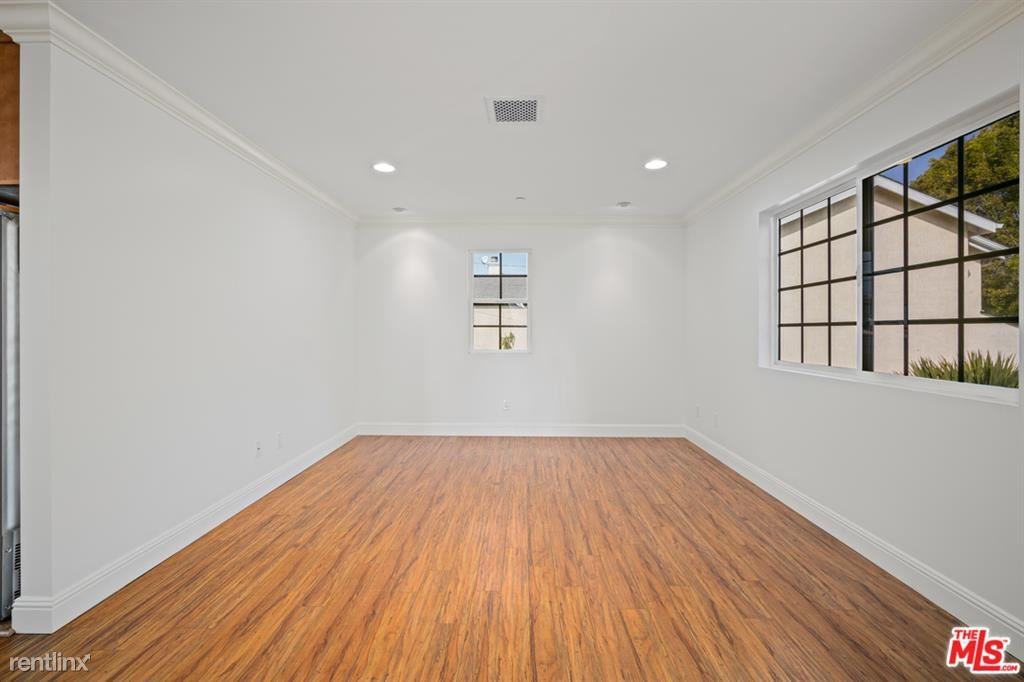 4181 Commonwealth Ave - Photo 2 of 10