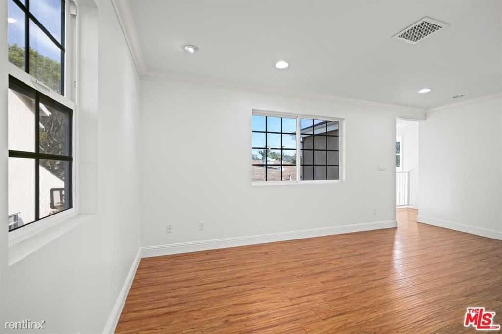 4181 Commonwealth Ave - Photo 3 of 10