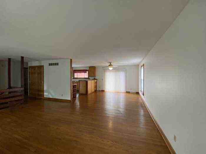 2476 South Rd - Photo 2 of 10