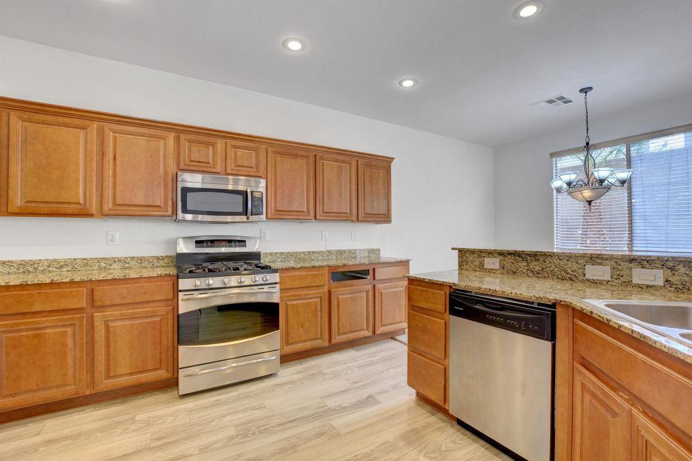 497 Newberry Springs Dr - Photo 3 of 10