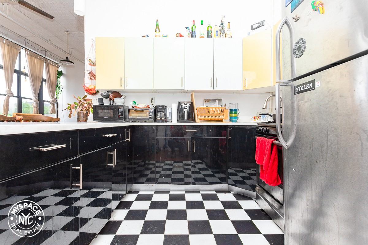 255 Mckibbin St #401