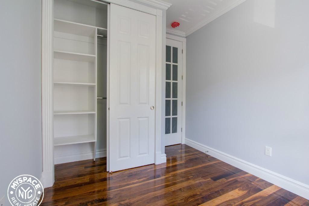 221 E 11th St #1D - Photo 3 of 4