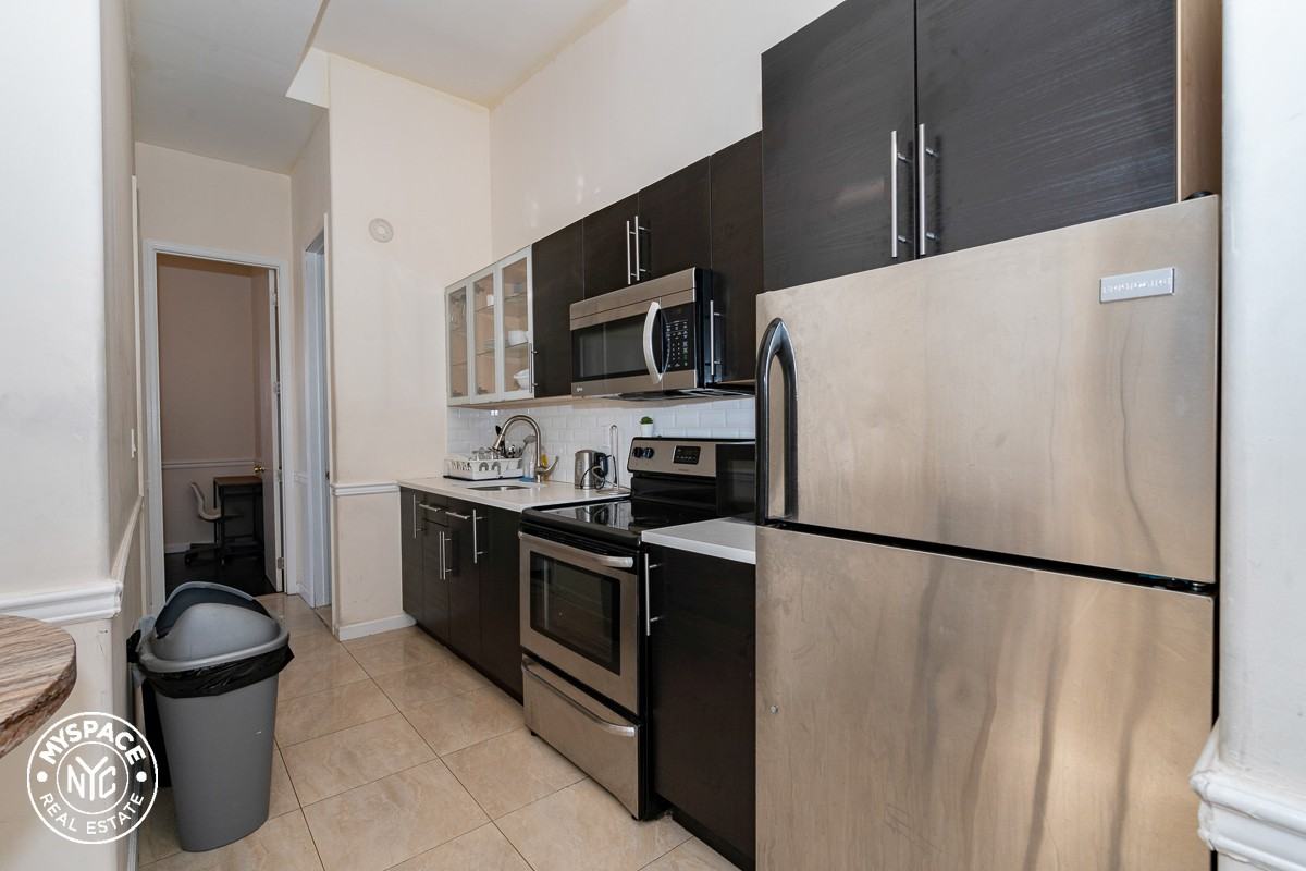 438 Wilson Ave #2R - Photo 2 of 9