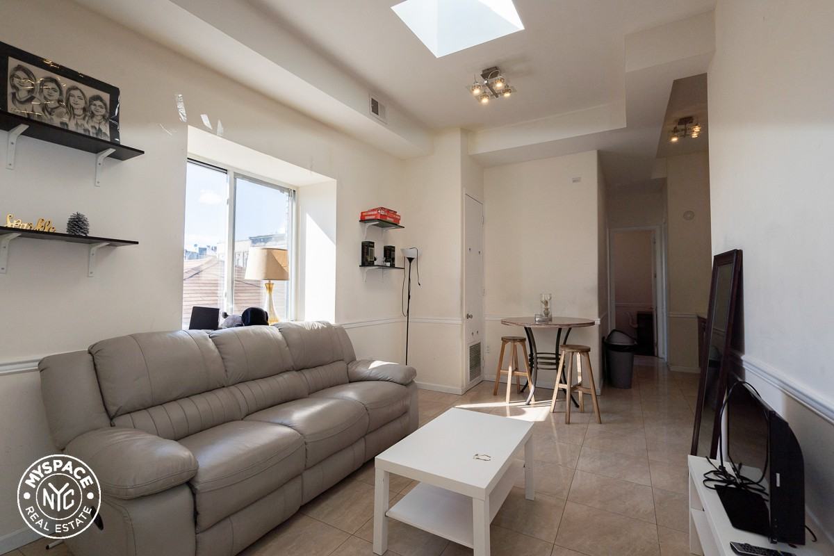 438 Wilson Ave #2R - Photo 3 of 9