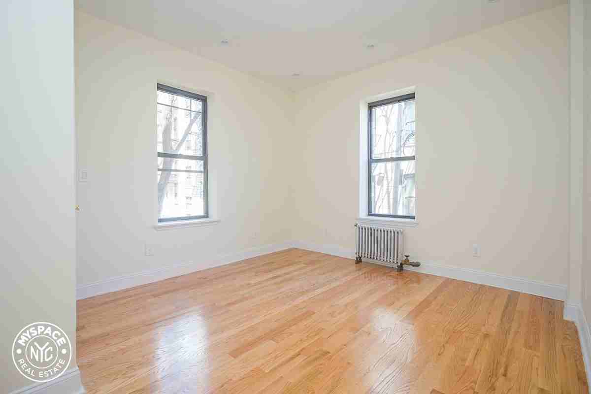 1155 E 35th St #B19 - Photo 3 of 7