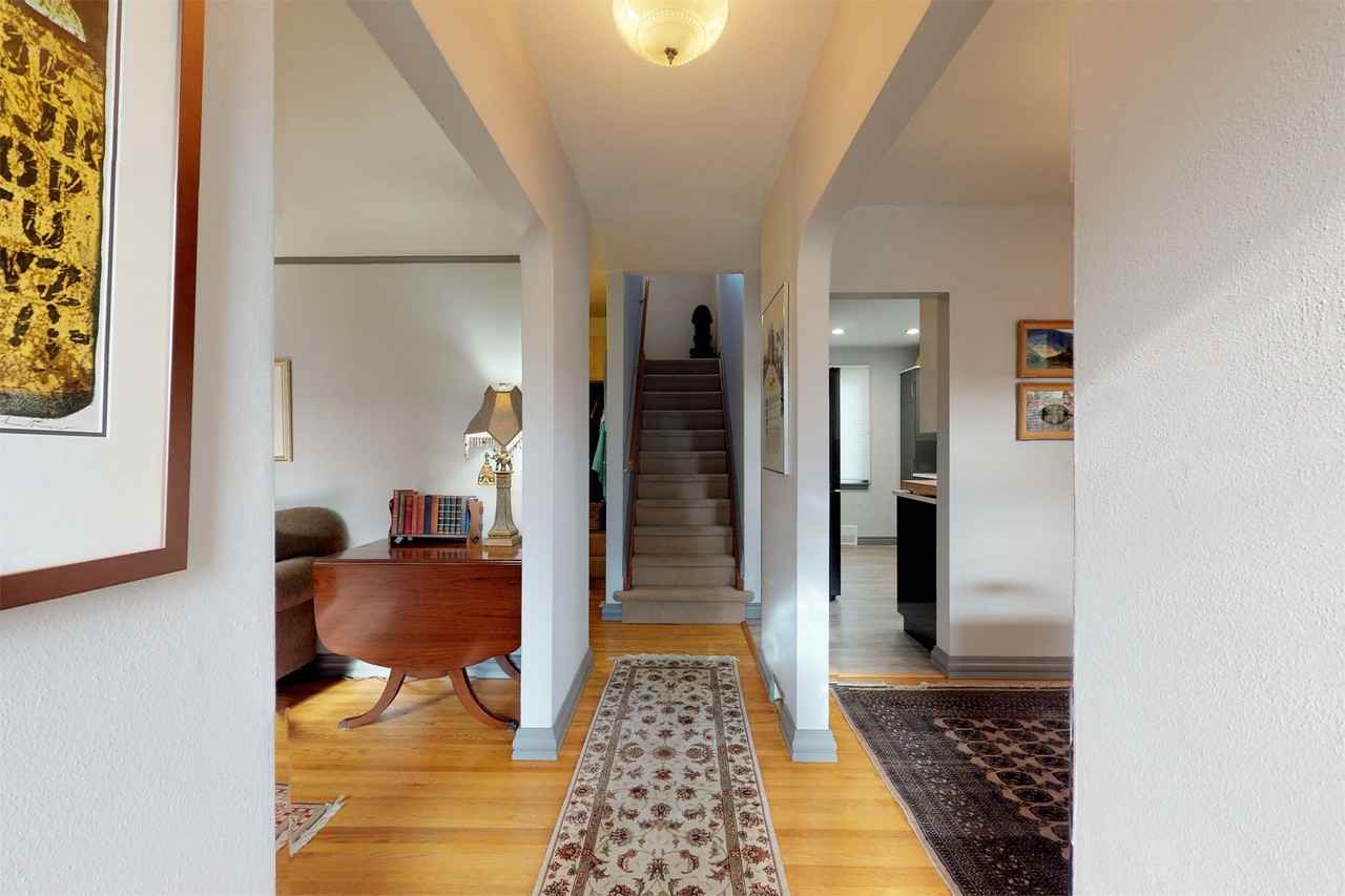 9360 86 St Nw - Photo 2 of 33