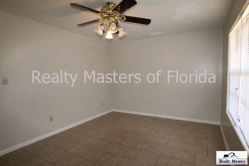 4611 Bridgedale Rd - Photo 3 of 18