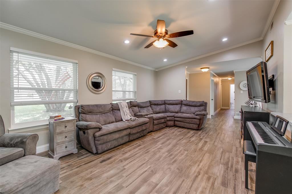 207 Willowwood Ln - Photo 3 of 22