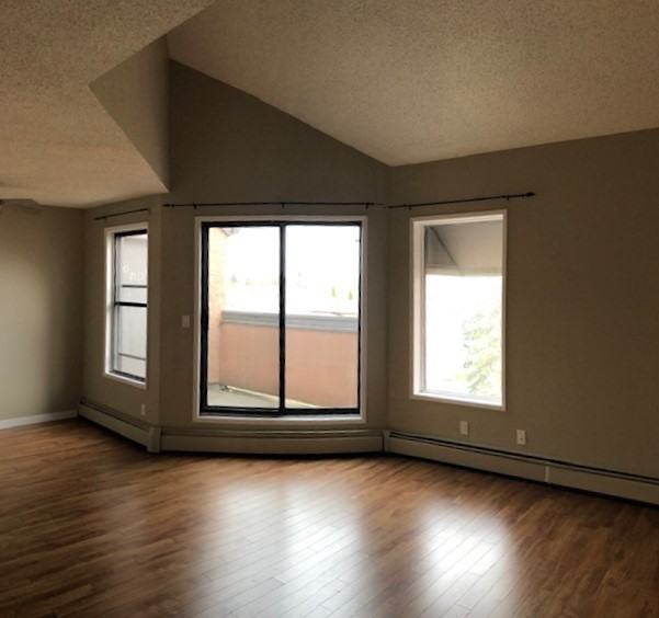 15815 Beaumaris Road Northwest, Edmonton, AB T5X 5H1, CA 3 unit