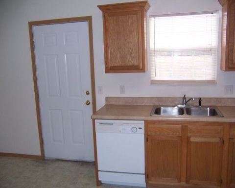 200 Clay Street #B - Photo 3 of 9