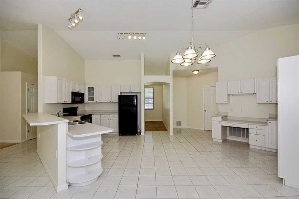 1109 S Indiana Ave - Photo 3 of 20