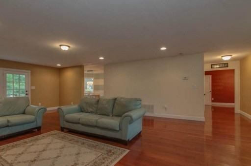 308 Creek Ave - Photo 3 of 26