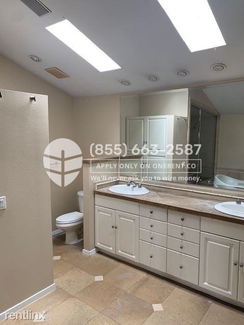 9064 Ne 33rd St - Photo 2 of 8