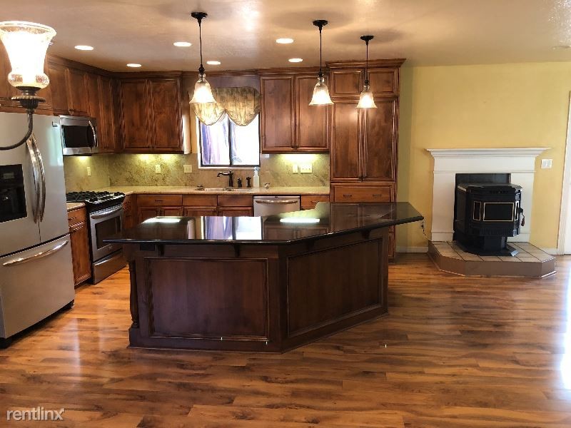 10231 Buena Vista Dr - Photo 2 of 9