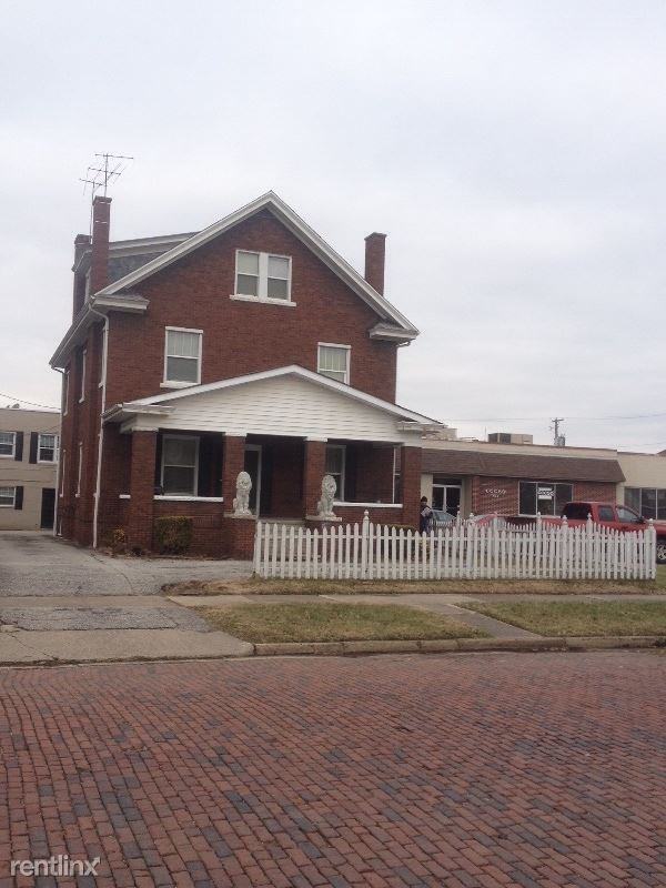 704 10th Ave 3 - Photo 2 of 2