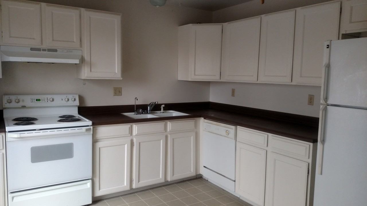 3054 S Fraser St - Photo 2 of 22